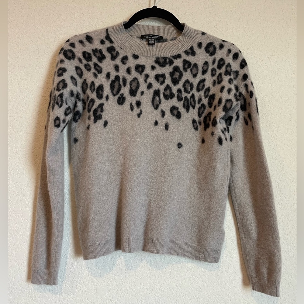 Saks Fifth Avenue 100% Cashmere Grey Leopard Print Sweater size S